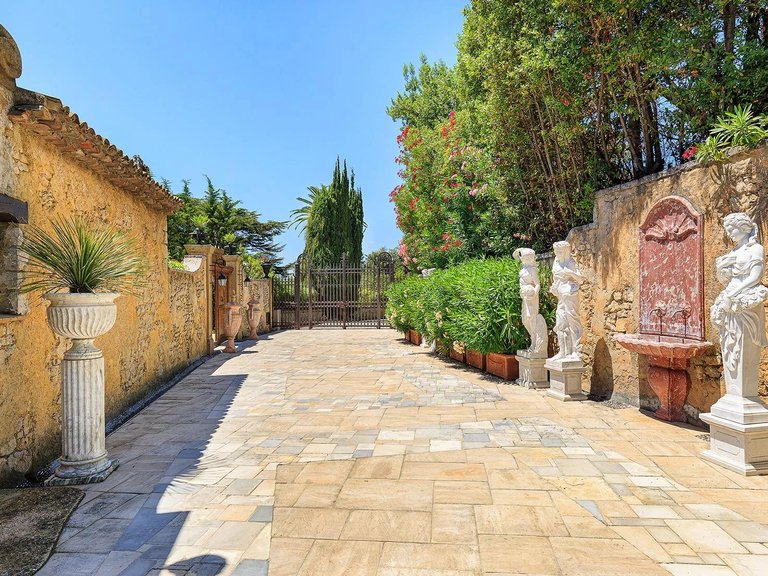 Villa for Sale in Cannes, Cannes Area 5