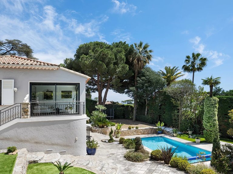 Villa for Sale in Cannes, Cannes Area 2