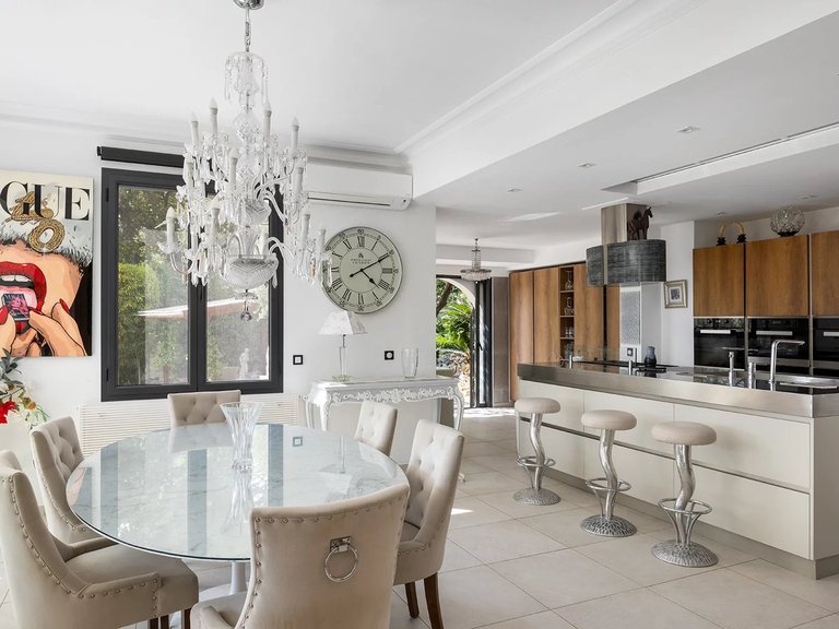 Villa for Sale in Cannes, Cannes Area 6
