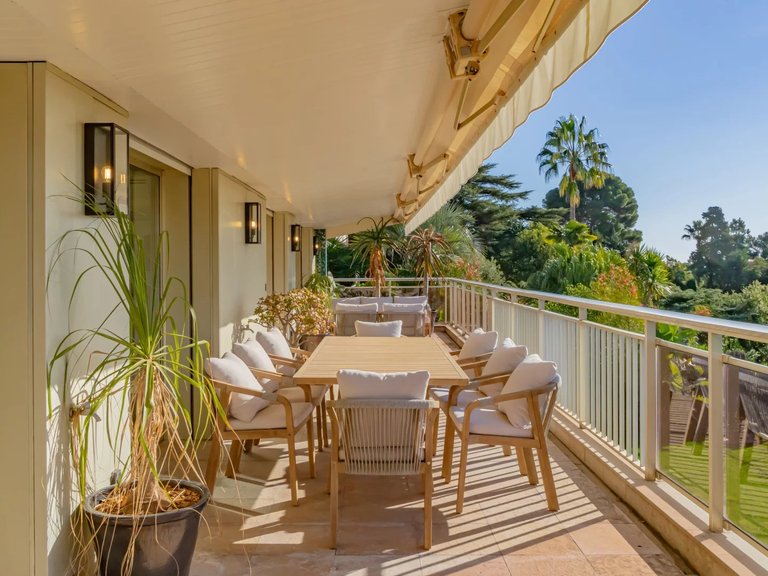 Villa for Sale in Cannes, Cannes Area 1