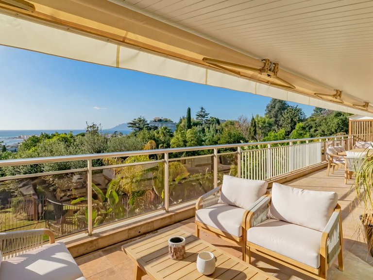 Villa for Sale in Cannes, Cannes Area 2