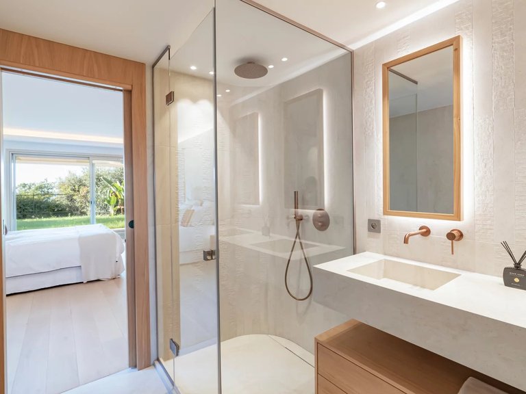 Villa for Sale in Cannes, Cannes Area 17