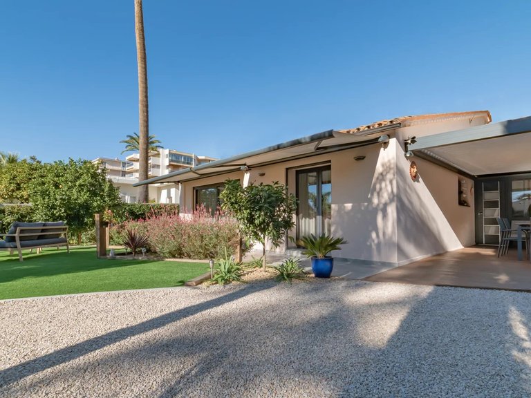 Villa for Sale in Cannes, Cannes Area 1