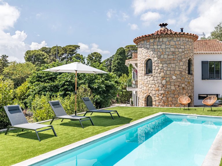 Villa for Sale in Cannes, Cannes Area 2