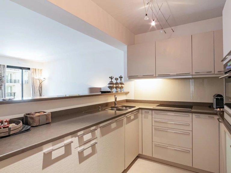 Apartment for Sale in Cannes, Cannes Area 5