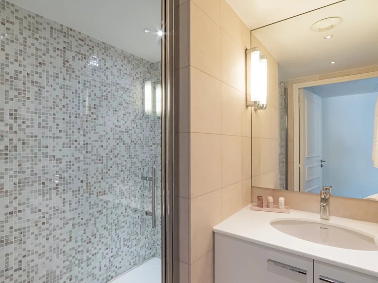 Apartment for Sale in Cannes, Cannes Area 9