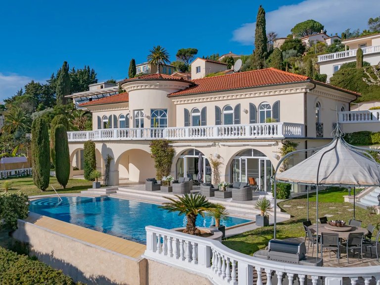 Villa for Sale in Mandelieu La Napoule, Cannes Area 1