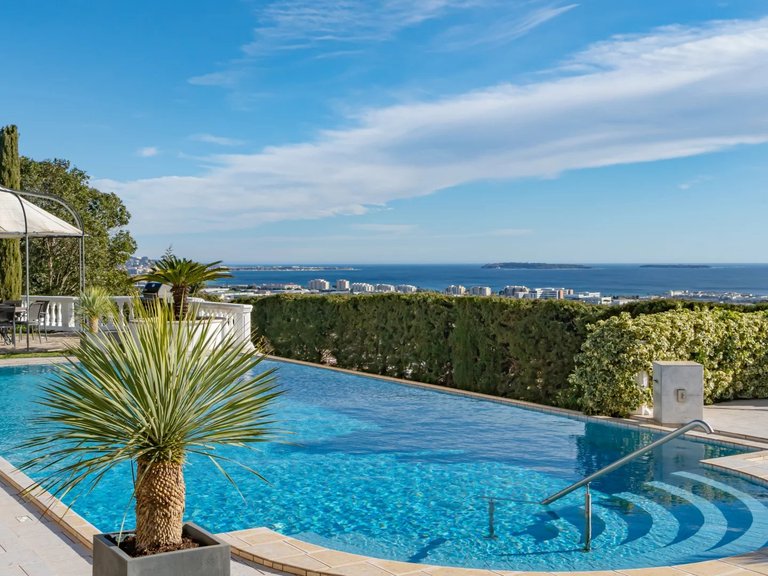 Villa for Sale in Mandelieu La Napoule, Cannes Area 2
