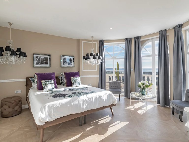 Villa for Sale in Mandelieu La Napoule, Cannes Area 11