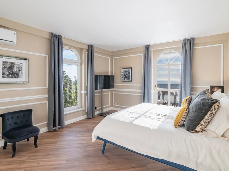 Villa for Sale in Mandelieu La Napoule, Cannes Area 17