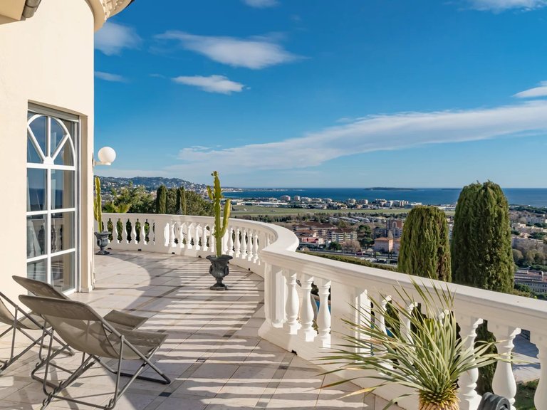 Villa for Sale in Mandelieu La Napoule, Cannes Area 3