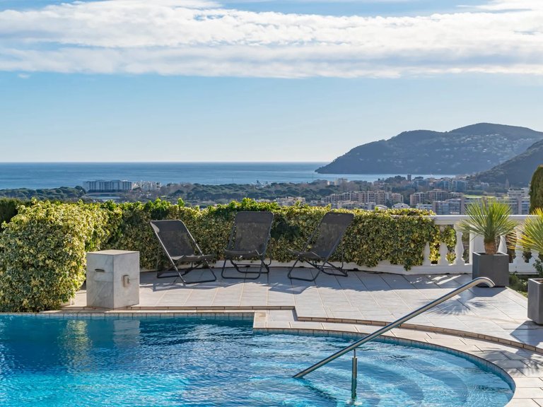 Villa for Sale in Mandelieu La Napoule, Cannes Area 5