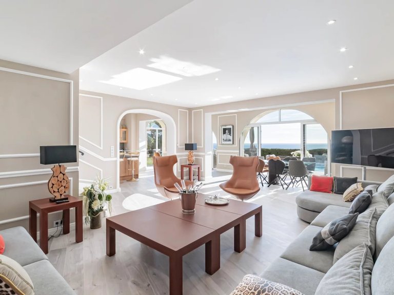 Villa for Sale in Mandelieu La Napoule, Cannes Area 8