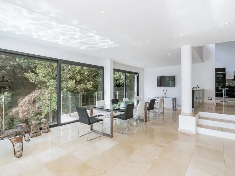 Villa for Sale in Cannes, Cannes Area 16
