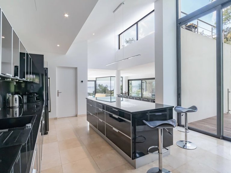 Villa for Sale in Cannes, Cannes Area 18