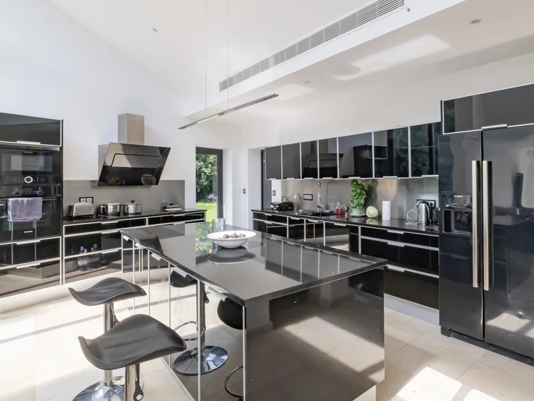Villa for Sale in Cannes, Cannes Area 19