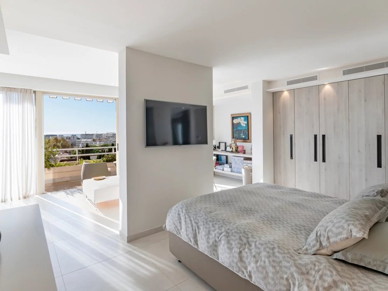Apartment for Sale in Cannes, Cannes Area 9