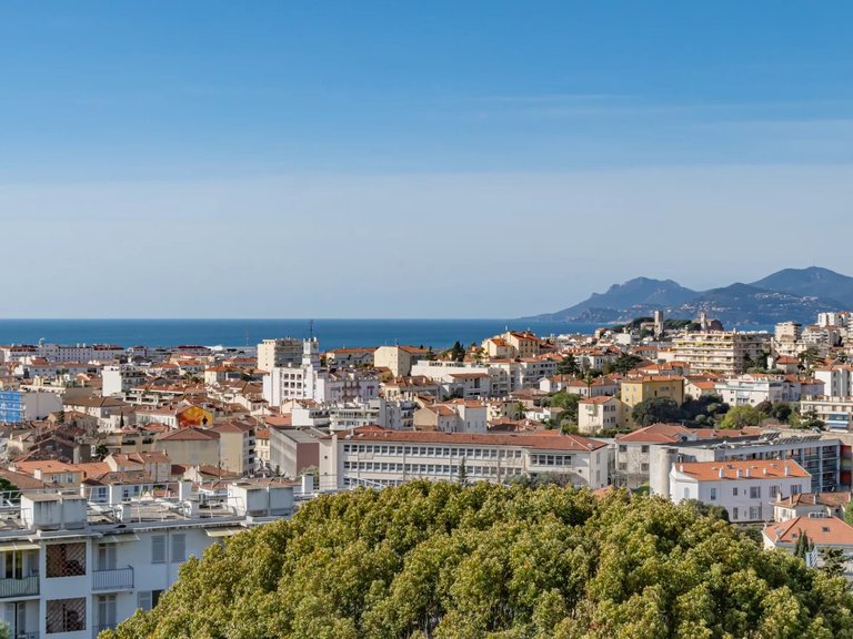 Apartment for Sale in Cannes, Cannes Area 2