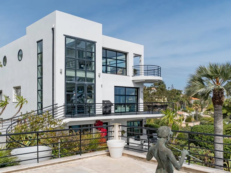 Villa for Sale in Cannes, Cannes Area 1