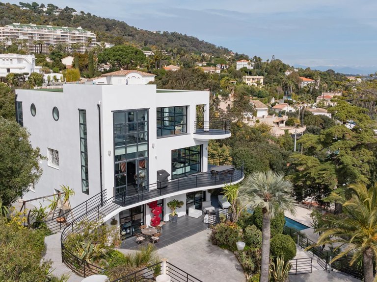 Villa for Sale in Cannes, Cannes Area 2