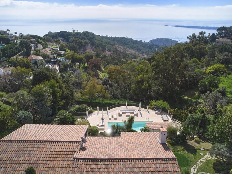 Villa for Sale in Cannes, Cannes Area 2