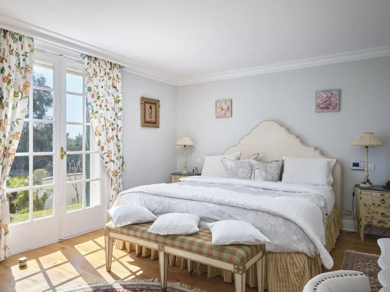 Villa for Sale in Cannes, Cannes Area 15