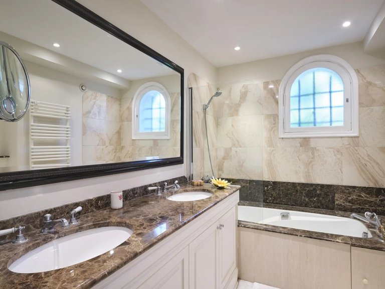 Villa for Sale in Cannes, Cannes Area 17