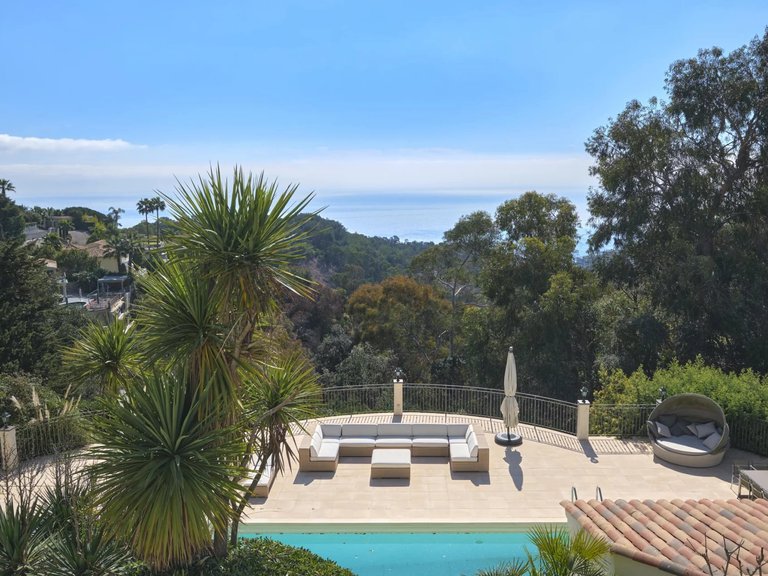 Villa for Sale in Cannes, Cannes Area 6