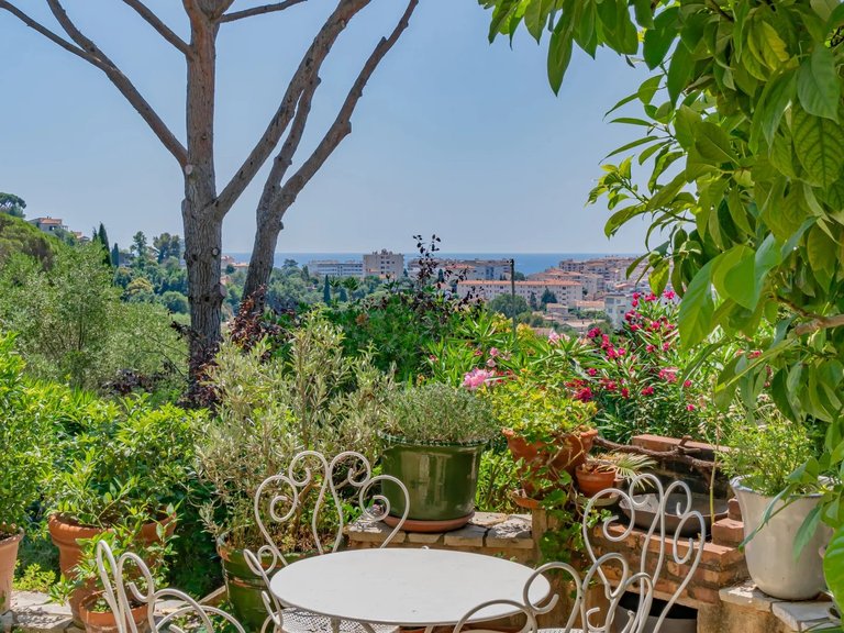 Villa for Sale in Cannes, Cannes Area 3