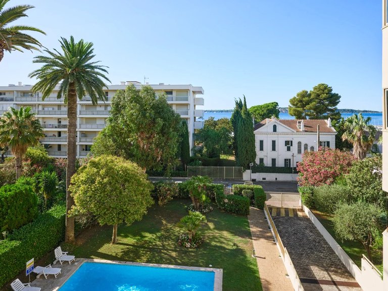 Apartment for Sale in Cannes, Cannes Area 13