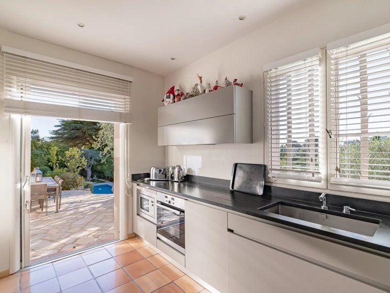 Villa for Sale in Le Cannet, Cannes Area 11