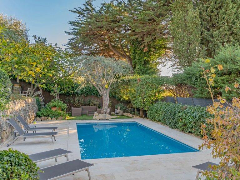 Villa for Sale in Le Cannet, Cannes Area 3