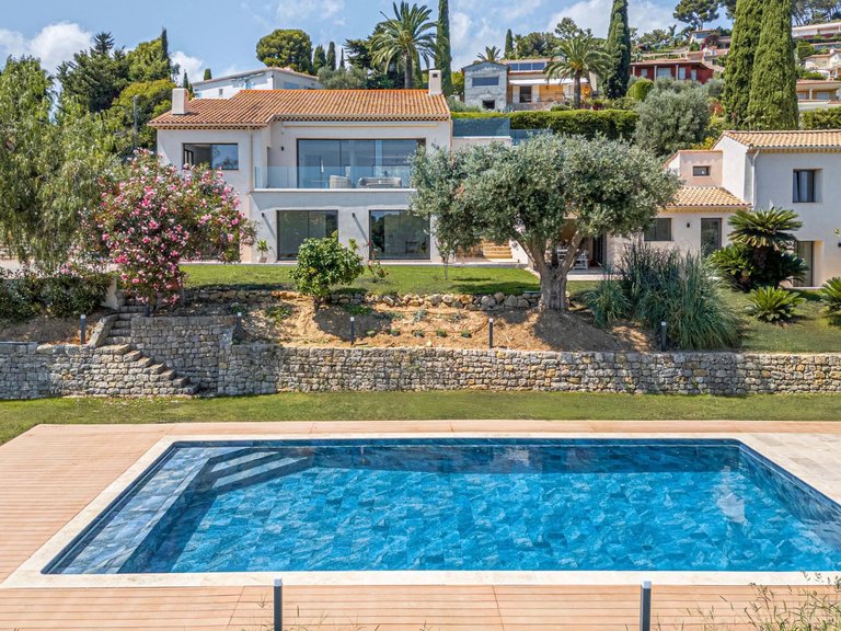 Villa for Sale in Cannes, Cannes Area 1