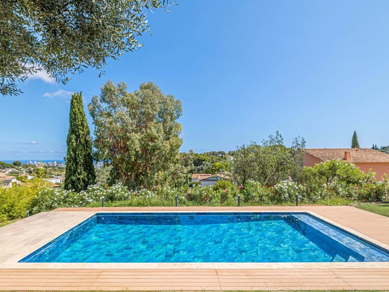 Villa for Sale in Cannes, Cannes Area 2