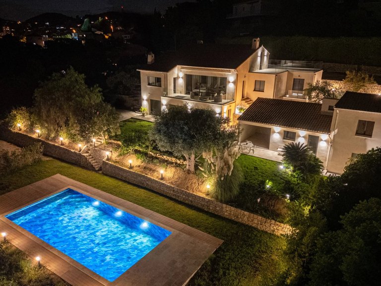 Villa for Sale in Cannes, Cannes Area 12