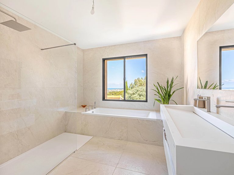 Villa for Sale in Cannes, Cannes Area 10