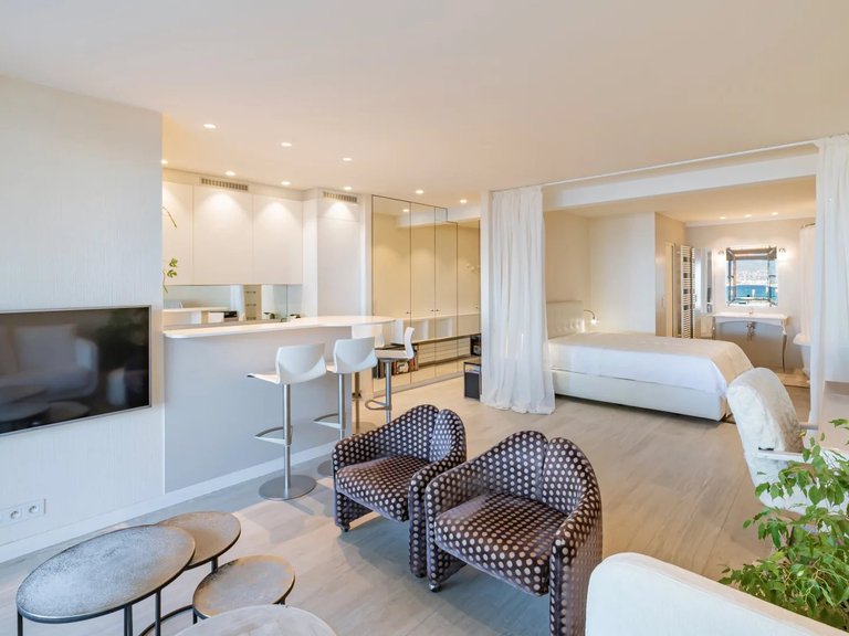 Apartment for Sale in Cannes, Cannes Area 10