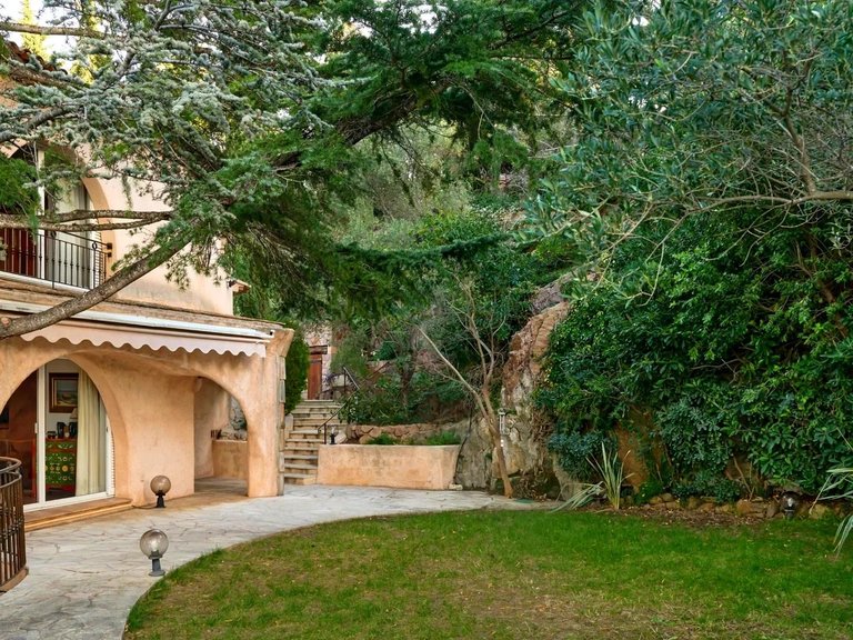 Villa for Sale in Theoule Sur Mer, Cannes Area 17