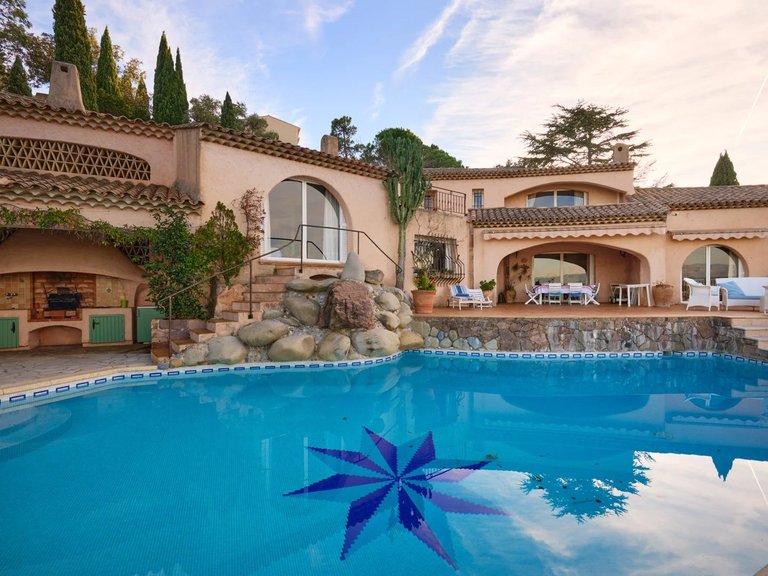 Villa for Sale in Theoule Sur Mer, Cannes Area 3