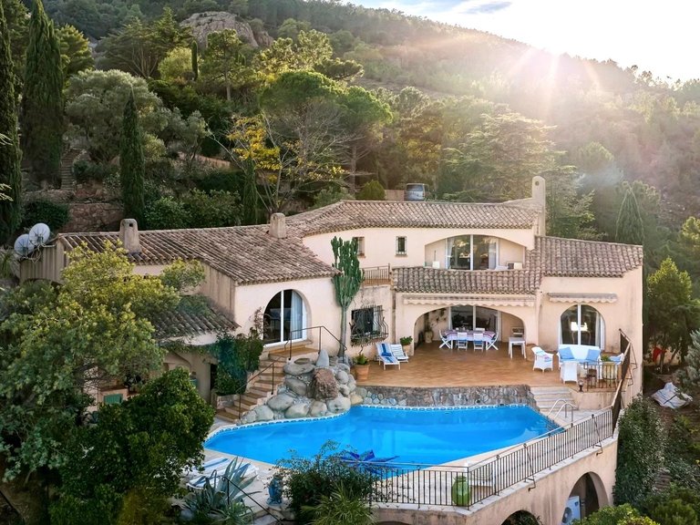 Villa for Sale in Theoule Sur Mer, Cannes Area 5