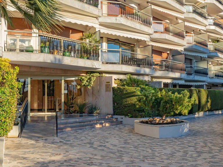 Apartment for Sale in Cannes, Cannes Area 6