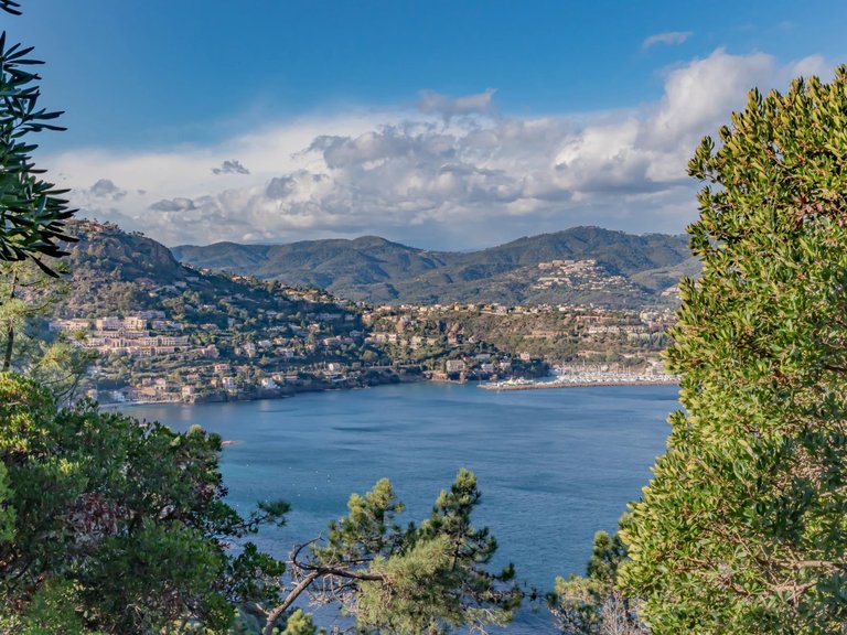 Villa for Sale in Theoule Sur Mer, Cannes Area 1
