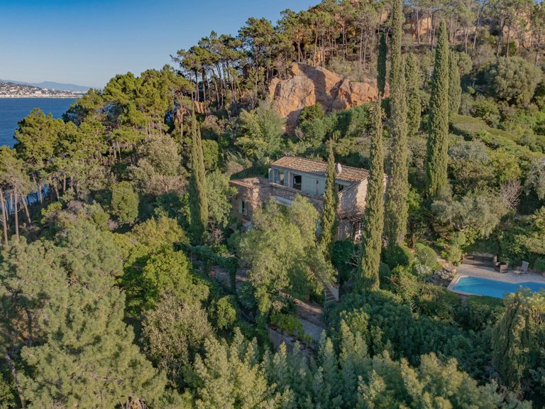 Villa for Sale in Theoule Sur Mer, Cannes Area 2