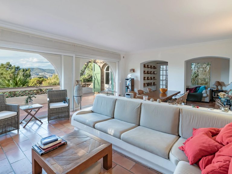 Villa for Sale in Theoule Sur Mer, Cannes Area 11