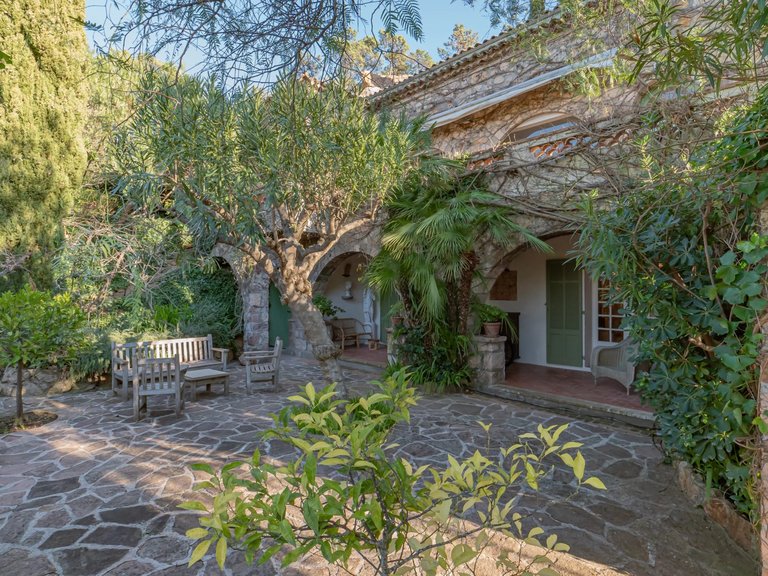 Villa for Sale in Theoule Sur Mer, Cannes Area 7