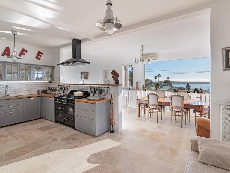 Villa for Sale in Le Golfe Juan, Antibes Area 11