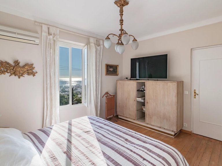 Villa for Sale in Le Golfe Juan, Antibes Area 17
