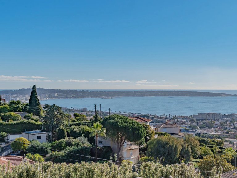 Villa for Sale in Le Golfe Juan, Antibes Area 8