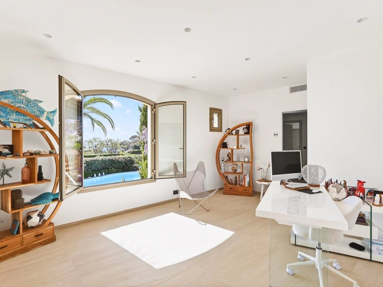 Villa for Sale in Cannes, Cannes Area 12