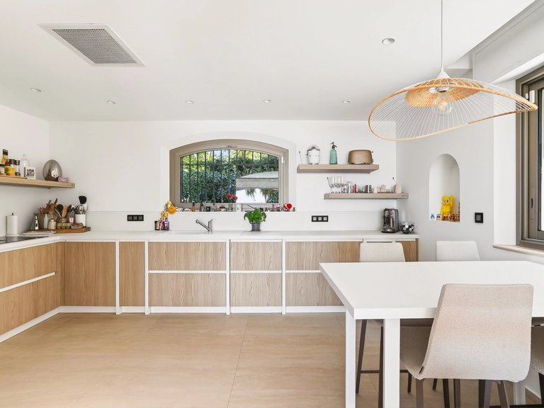Villa for Sale in Cannes, Cannes Area 8